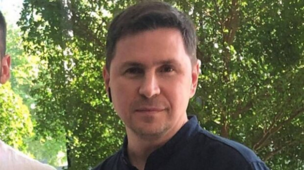 Михаил Подоляк потроллил путина главным "приобретением" войны: "Телевизоры и авто украинцев?"