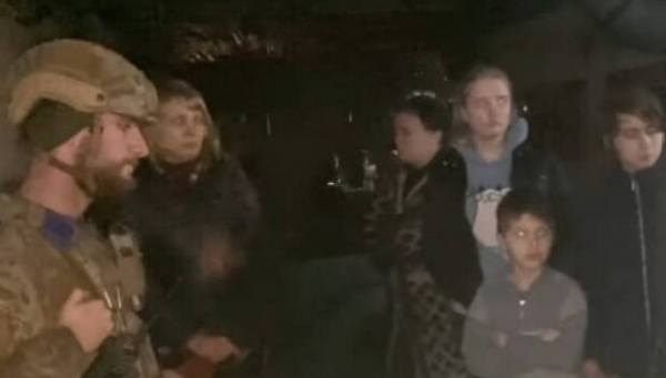 Ведущая "Світське життя" Катя Осадчая не сдержала слез после слов детей из Мариуполя: "Приезжайте, море осталось"
