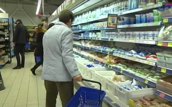 Каша теперь только на воде: в Украине резко взлетели цены на молоко, сметану и творог Каша теперь только на воде: в Украине резко взлетели цены на молоко, сметану и творог