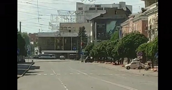 Луцкий террорист вышел на связь: в автобусе раненный, беременная женщина и ребенок Луцкий террорист вышел на связь: в автобусе раненный, беременная женщина и ребенок