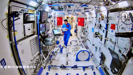 Китайские тайконавты в воскресенье выйдут в открытый космос с борта национальной космической станции