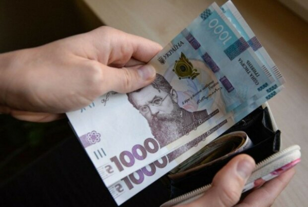 Украинцы жалуются на отмену банками кредитных каникул: происходят постоянные списания денег со счетов
