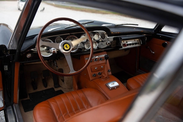Единственный в мире полицейский Ferrari выставили на торги
Единственный в мире полицейский Ferrari выставили на торги