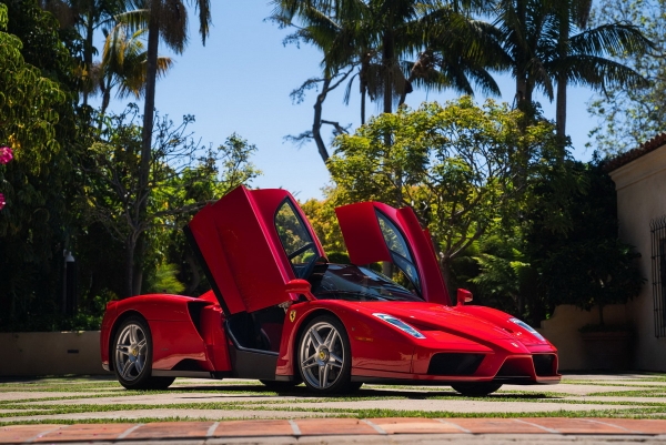 
Ferrari Enzo установил рекорд онлайн-аукциона
 