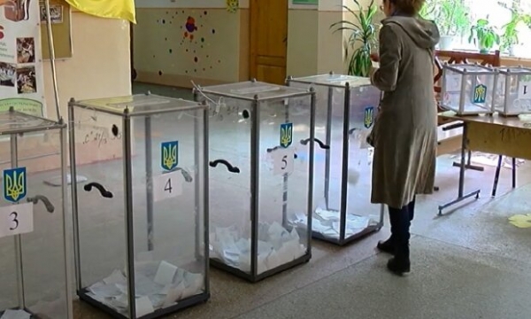 Главное за воскресенье, 25 октября: переход Украины на зимнее время, трэш на местных выборах-2020 и волонтеры Зеленского без масок Главное за воскресенье, 25 октября: переход Украины на зимнее время, трэш на местных выборах-2020 и волонтеры Зеленского без масок