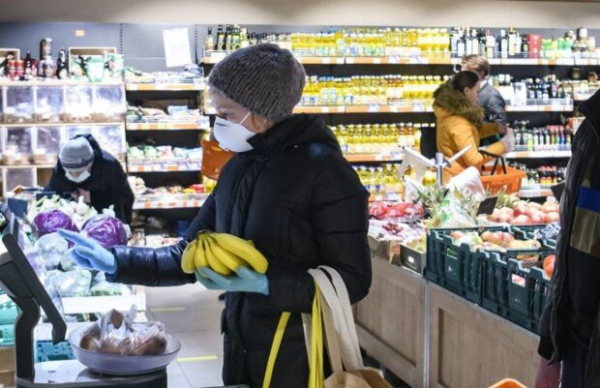 Бутербродов не будет? Украинские супермаркеты показали новые цены на колбасу, хлеб и шпроты