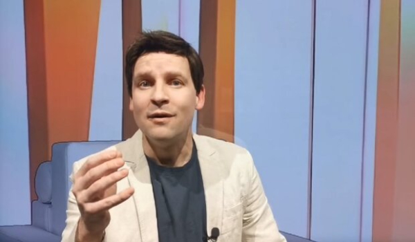 Актер "Квартал 95" добрался до Ани Лорак: "Хотела пробить стену, но пока - только дно" Актер "Квартал 95" добрался до Ани Лорак: "Хотела пробить стену, но пока - только дно"