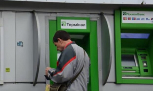 Клиентка ПриватБанка рассказала об обмане с чеками: "Кто в этом виноват?" Клиентка ПриватБанка рассказала об обмане с чеками: "Кто в этом виноват?"