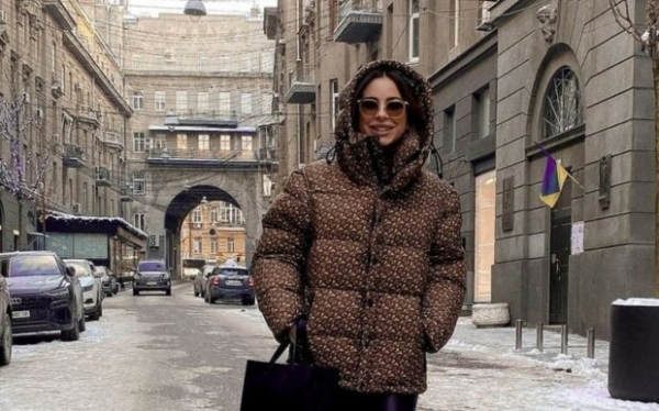Ани Лорак закрыла грудь и покинула Украину Ани Лорак закрыла грудь и покинула Украину
