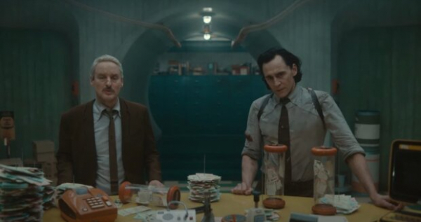 Marvel выпустили трейлер второго сезона "Локи": Том Хиддлстон "перемещается во времени" Marvel выпустили трейлер второго сезона "Локи": Том Хиддлстон "перемещается во времени"