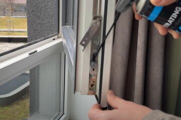 Если у вас пластиковые окна, то вы обязаны это сделать: поспешите, времени осталось мало Если у вас пластиковые окна, то вы обязаны это сделать: поспешите, времени осталось мало