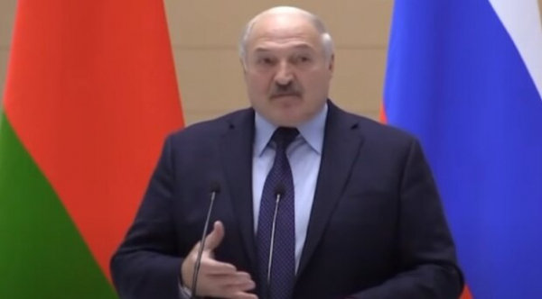 Александр Лукашенко пытается избежать прямого участия в войне, однако путин не дает покоя: "Риск западных санкций" Александр Лукашенко пытается избежать прямого участия в войне, однако путин не дает покоя: "Риск западных санкций"