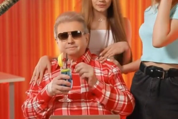 71-летний Поплавский перепил коктейлей и начал "бредить": море, пальмы и молодые девушки 71-летний Поплавский перепил коктейлей и начал "бредить": море, пальмы и молодые девушки