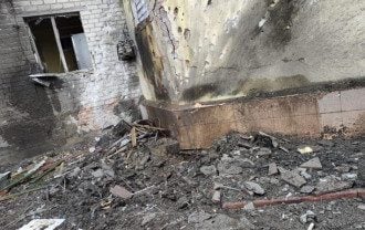 При обстреле Николаева ракета попала в казарму: много жертв
