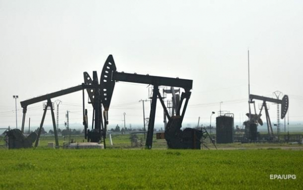 Цена на нефть упала до минимума за восемь месяцев