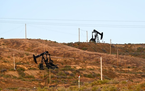 Цена на нефть упала ниже психологического уровня Цена на нефть упала ниже психологического уровня