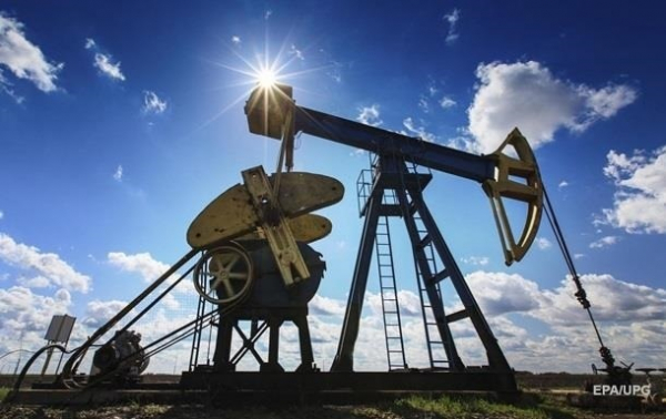 Цена нефти РФ за год упала почти вдвое Цена нефти РФ за год упала почти вдвое