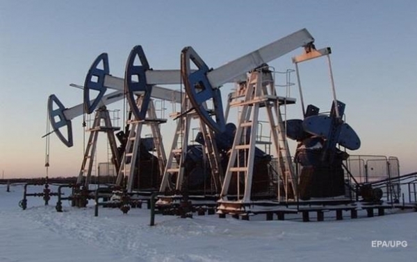 Цены на нефть снижаются из-за укрепления доллара Цены на нефть снижаются из-за укрепления доллара
