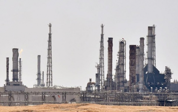 Цены на нефть упали из-за Саудовской Аравии Цены на нефть упали из-за Саудовской Аравии