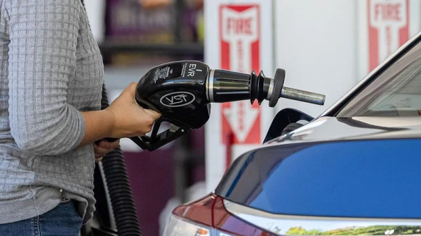 Цены на нефть вновь на отметке в $100 Цены на нефть вновь на отметке в $100