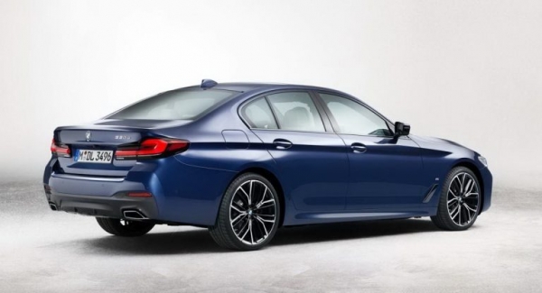 Под семёрку: новая BMW 5-Series показалась на официальных фото
Под семёрку: новая BMW 5-Series показалась на официальных фото