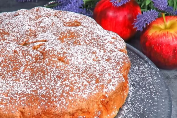 Вовсе не мука: присыпьте этим продуктом яблоки и шарлотка превзойдет все надежды Вовсе не мука: присыпьте этим продуктом яблоки и шарлотка превзойдет все надежды