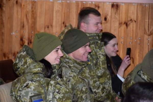 Арсен Мирзоян с друзьями поехал к пограничникам – звезды споют для военных на Востоке Арсен Мирзоян с друзьями поехал к пограничникам – звезды споют для военных на Востоке