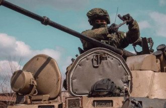 Убегали так, что кинули "трофей": бойцы ВСУ нашли в окопах русских украденную стиральную машинку
