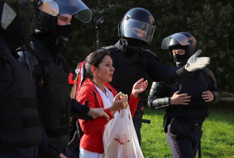 В Беларуси силовики задержали сотни людей во время акций протеста