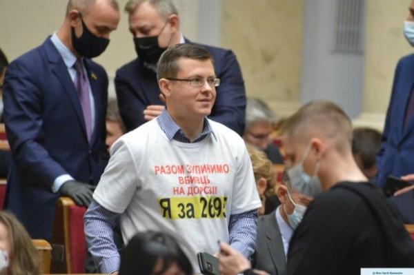 Главные новости за 16 февраля: СБУ объявила подозрение Шарию, а дом родителей Зеленского заминировали