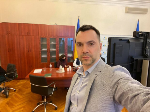 Алексей Арестович по примеру Гиркина деморализовал оккупантов, достигли своего пика Алексей Арестович по примеру Гиркина деморализовал оккупантов, достигли своего пика