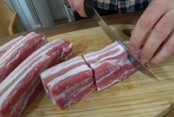 Как сделать самое вкусное сало в рассоле в вашей жизни: простой рецепт для истинных украинцев Как сделать самое вкусное сало в рассоле в вашей жизни: простой рецепт для истинных украинцев