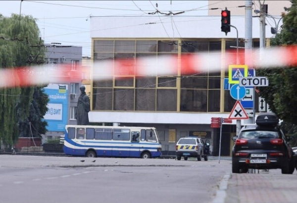 Главные новости за 21 июля: в Луцке захват заложников, в Киеве взрыв и еще два минирования, украинцам советуют улетать Главные новости за 21 июля: в Луцке захват заложников, в Киеве взрыв и еще два минирования, украинцам советуют улетать