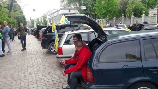 Из-под носа Меркель в Украину слиняют миллионы "евроблях", когда ждать наплыва дизельных ласточек Из-под носа Меркель в Украину слиняют миллионы "евроблях", когда ждать наплыва дизельных ласточек