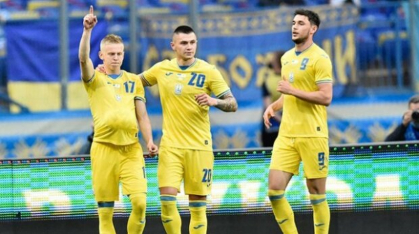 УЕФА требует от сборной Украины убрать из формы надпись "Героям Слава!" УЕФА требует от сборной Украины убрать из формы надпись "Героям Слава!"