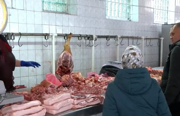 С такими ценами можно разориться: в конце сентября супермаркеты резко подняли стоимость свинины, курятины и сала