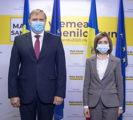 Санду: Мы должны вывести Молдову из изоляции и разморозить двусторонние отношения с Украиной Санду: Мы должны вывести Молдову из изоляции и разморозить двусторонние отношения с Украиной