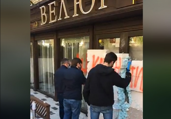 Провальная пиар-акция: Ляшко замуровал не те двери в ресторан Тищенко Велюр
                                                                                