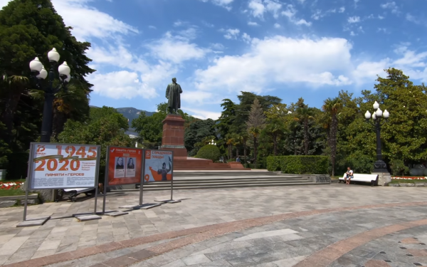 В Крыму открыли курортный сезон: оккупанты показали "переполненные" пляжи. Видео
В Крыму открыли курортный сезон: оккупанты показали "переполненные" пляжи. Видео