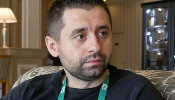 Давид Арахамия из "Слуги народа" оконфузился из-за сковороды и Ди Каприо: в школе поставили бы двойку Давид Арахамия из "Слуги народа" оконфузился из-за сковороды и Ди Каприо: в школе поставили бы двойку
