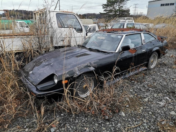 Так и остались на улицах: нетронутые авто в зоне отчуждения
Так и остались на улицах: нетронутые авто в зоне отчуждения