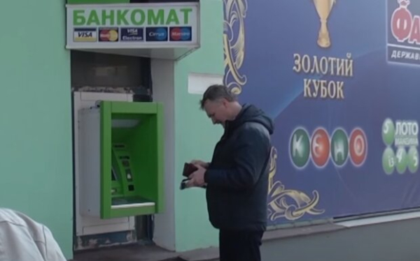 Украинцам выдают 3600 грн в месяц: выплата временная, стоит торопиться Украинцам выдают 3600 грн в месяц: выплата временная, стоит торопиться