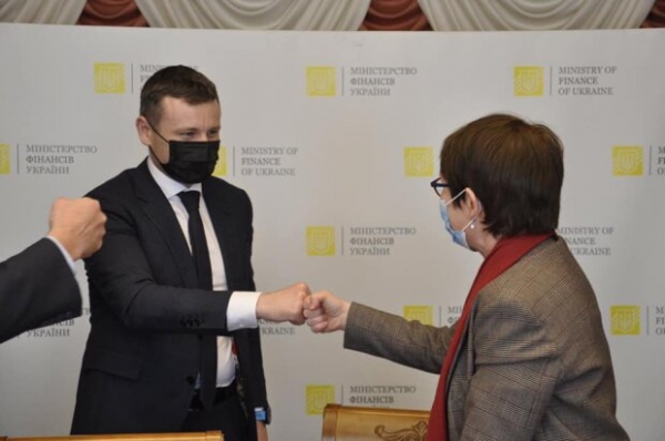 Цветы, секьюрити и компьютерный "апгрейд" &ndash; на услуги для Минфина уйдет 38 млн