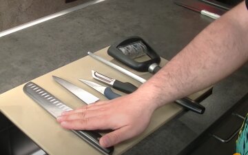 Почему нельзя выносить мусор 10 октября и зчем прятать нож: приметы и строгие запреты на Евлампия