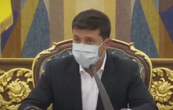 Зеленский получил поддержку Европарламента в борьбе с судьями КСУ: "Обеспокоены пустотой" Зеленский получил поддержку Европарламента в борьбе с судьями КСУ: "Обеспокоены пустотой"