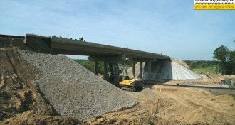 "Большая стройка": на объездной Прилук реконструируют путепровод через железную дорогу
"Большая стройка": на объездной Прилук реконструируют путепровод через железную дорогу
