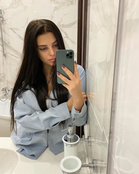 Девушка футболиста Владлена Юрченко покорила интернет соблазнительными фото
Девушка футболиста Владлена Юрченко покорила интернет соблазнительными фото