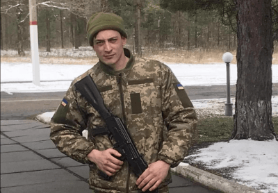 Похоронили в 28-й день рождения: в Черкасской области в последний путь проводили защитника Украины
Похоронили в 28-й день рождения: в Черкасской области в последний путь проводили защитника Украины