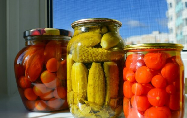 Начинайте как можно скорее: вкуснющий рецепт консервированных помидоров с корицей - сладкие и без остроты Начинайте как можно скорее: вкуснющий рецепт консервированных помидоров с корицей - сладкие и без остроты