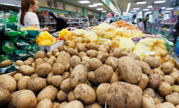 Несмотря на высокий урожай: картофель продолжает расти в цене, пюрешкой не наешься Несмотря на высокий урожай: картофель продолжает расти в цене, пюрешкой не наешься